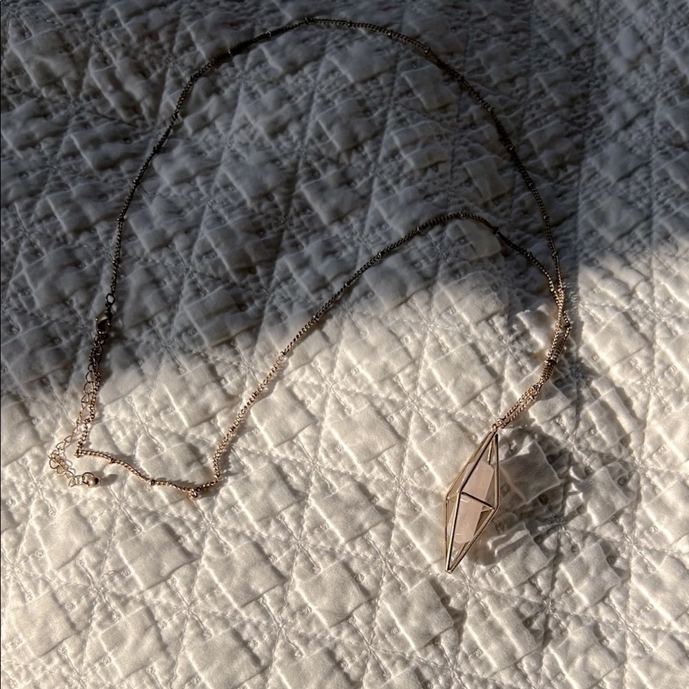 Elegant Gold Pendant Necklace